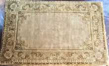 Load image into Gallery viewer, Traditional 6 x 9 Gold Rug #7432